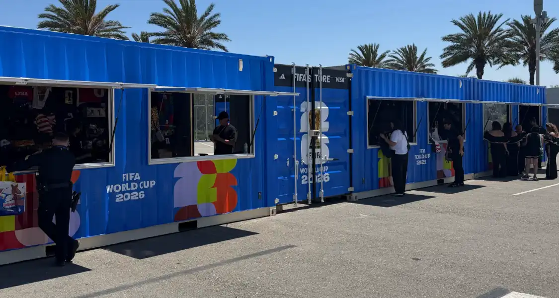 Shipping container restaurant expansion flexibility and mobility