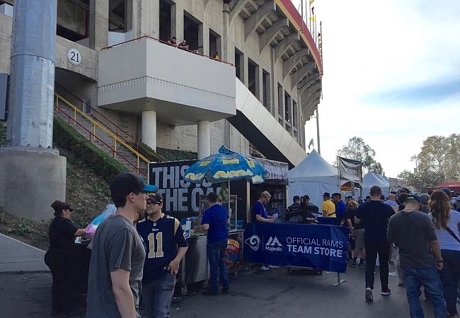 LA Rams Retail 16