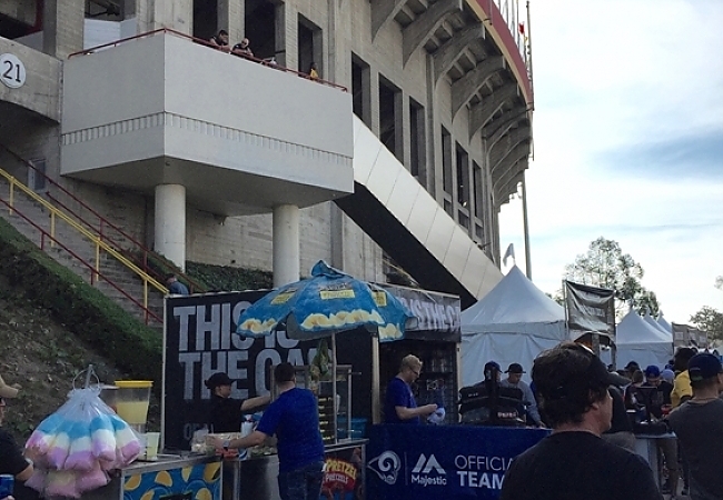 LA Rams Retail 17