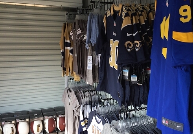LA Rams Retail 23