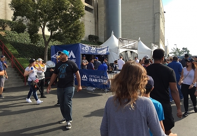 LA Rams Retail 28