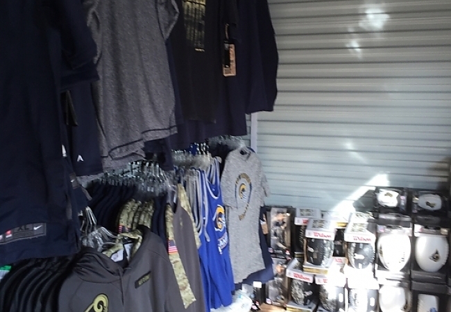 LA Rams Retail 33