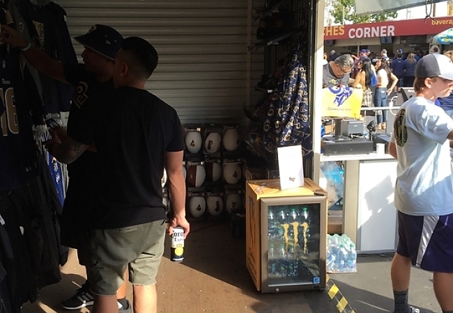 LA Rams Retail 34