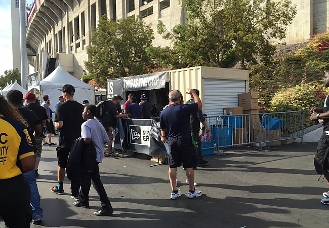 LA Rams Retail 36